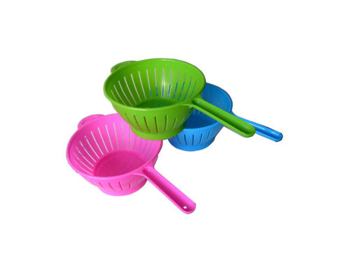 Plastic colander with handle, assorted colors