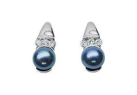 Cultured Pearl and Diamond Earrings : 14K White Gold - 0.10 CT Diamondscultured 