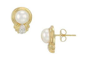 Cultured Pearl and Diamond Earrings : 14K Yellow Gold - 0.05 CT Diamondscultured 