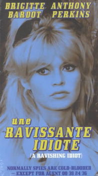 UNE RAVISSANTE IDIOTEune 
