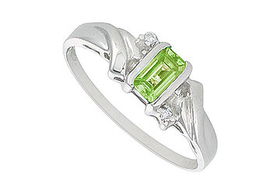 Peridot and Diamond Ring : 14K White Gold - 0.80 CT TGW - Ring Size 9.0peridot 