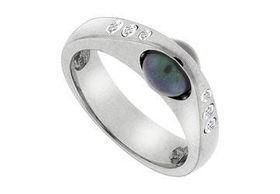 Black Cultured Pearl and Diamond Ring : 14K White Gold - 0.12 CT Diamonds - Ring Size 9.0