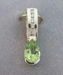 PERIDOT DIAMOND GOLD GEMSTONE PENDANT