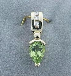 PERIDOT DIAMOND GOLD GEMSTONE PENDANT