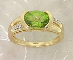 Oval Peridot and Diamond 14K Gold Ringoval 