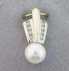 WHITE PEARL DIAMOND GOLD PENDANTwhite 