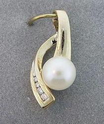 WHITE PEARL DIAMOND GOLD PENDANTwhite 
