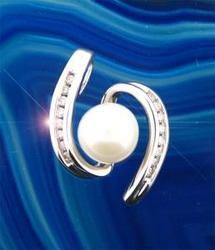 Pearl and Diamond White Gold Modern Pendantpearl 