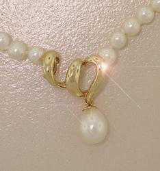 17in White Pearl 14K Gold Necklace w/drop