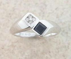 PRINCESS SAPPHIRE DIAMOND WHITE GOLD RINGprincess 