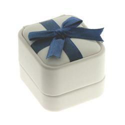 White Leather High Fashion Earring Gift Boxwhite 