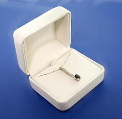 White Leather High Fashion Necklace Gift Boxwhite 