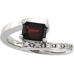 14K White Gold Mozambique Garnet & Diamond Ringwhite 