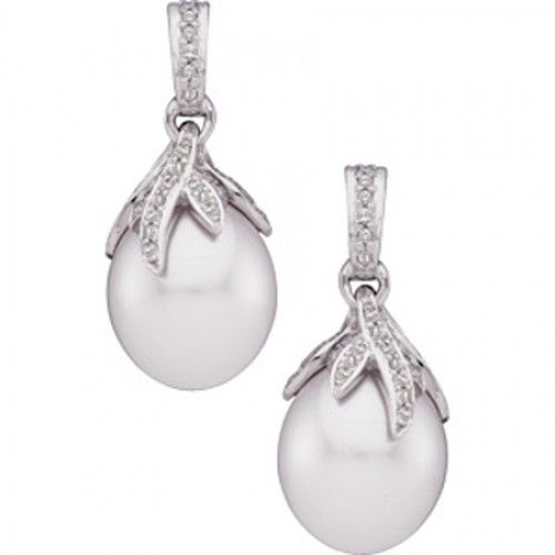 12mm Elongated White Pearl and Diamond Earrings -18k