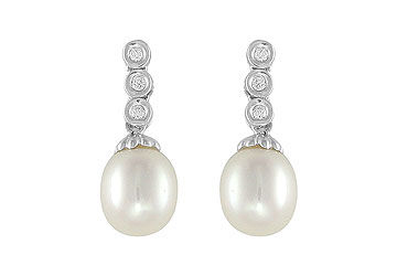 Cultured Pearl and Diamond Earrings : 14K White Gold - 0.12 CT Diamonds