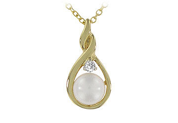 Cultured Pearl and Diamond Pendant : 14K Yellow Gold