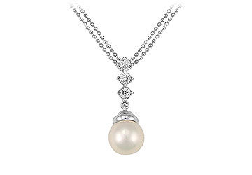 Cultured Pearl and Diamond Pendant : 14K White Gold - 0.25 CT Diamonds