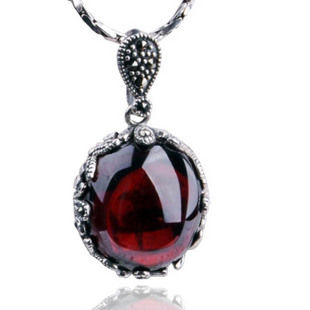 Beautiful Garnet Gemstone Thai Silver Pendant Retro Fashion w/ SILVER CHAIN