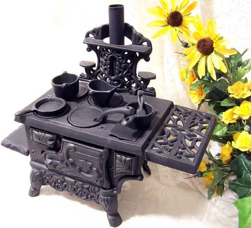 Cast Iron Stove 'Crescent' Black