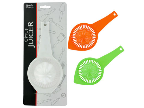 Citrus juicer with strainer